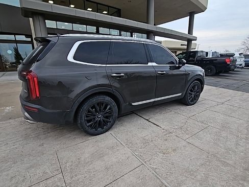Used 2020 Kia Telluride SX w/ SX Prestige Package image 3