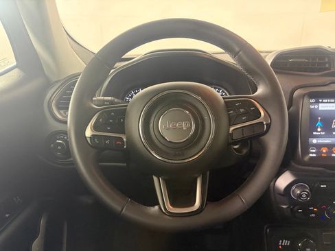 Used 2022 Jeep Renegade Latitude AWD/4WD image 6