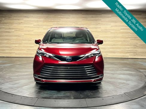 Used 2025 Toyota Sienna Platinum AWD/4WD image 5