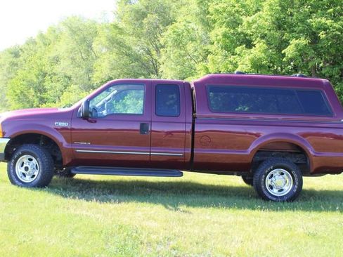 Used 2000 Ford F250 Lariat image 2