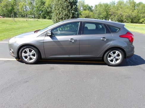 Used 2014 Ford Focus SE w/ SE Winter Package FWD image 15