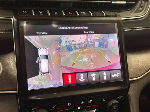 Used 2023 Jeep Grand Cherokee L Limited w/ Luxury Tech Group II image 16