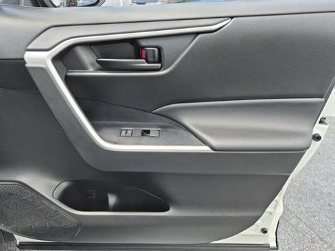Used 2025 Toyota RAV4 LE AWD/4WD image 32