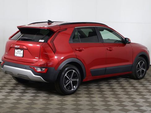 Used 2023 Kia Niro EX image 10