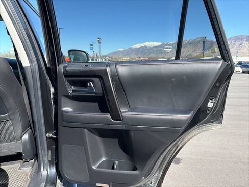 Used 2021 Toyota 4Runner TRD Off-Road Premium w/ Moonroof Package AWD/4WD image 32