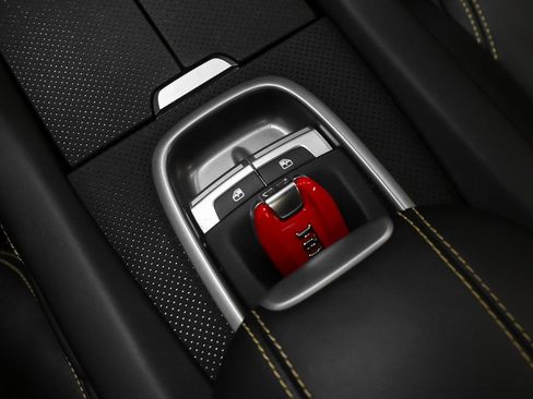 Used 2018 Ferrari GTC4Lusso image 61