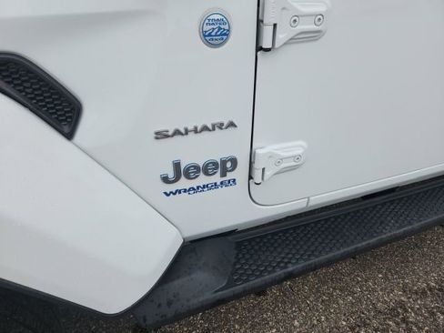 Used 2021 Jeep Wrangler Unlimited Sahara w/ Cold Weather Group AWD/4WD image 9