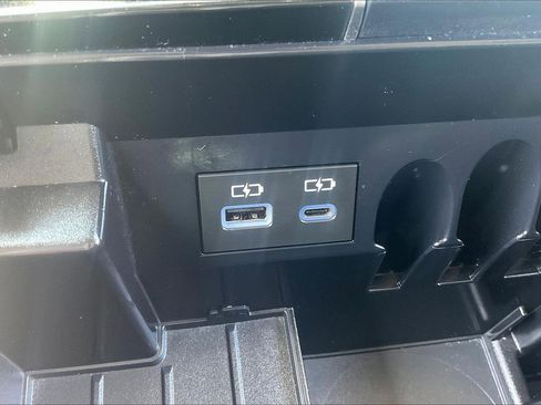 Used 2024 Toyota Tundra Limited AWD/4WD image 38