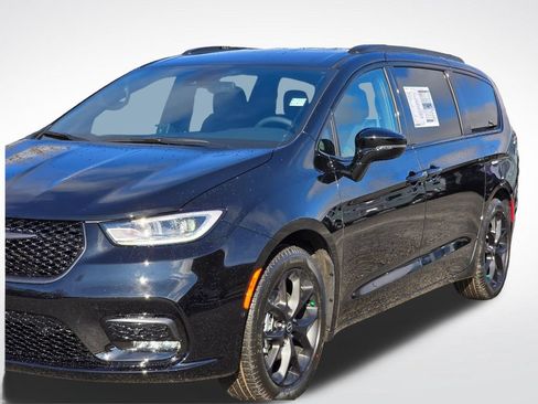 New 2026 Chrysler Pacifica Select w/ S Appearance Package FWD image 42