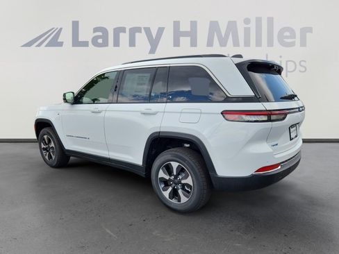 New 2025 Jeep Grand Cherokee Limited 4xe w/ Luxury Tech Group II image 3