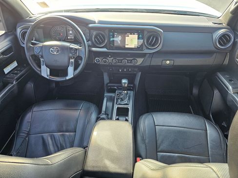 Used 2019 Toyota Tacoma TRD Off-Road image 16