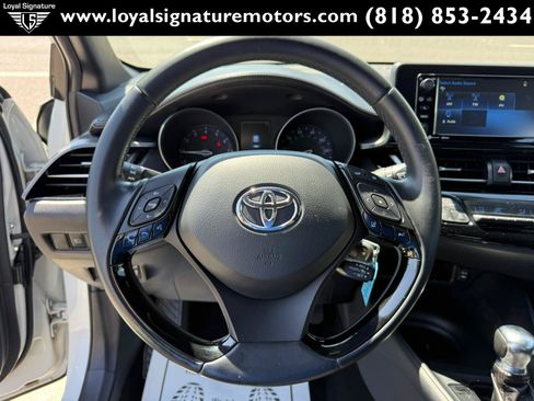 Used 2018 Toyota C-HR XLE FWD image 19