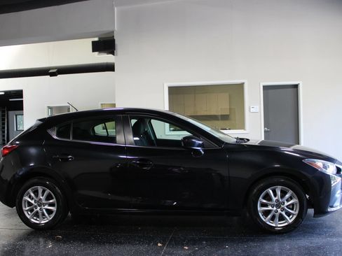 Used 2016 MAZDA MAZDA3 i Sport w/ Preferred Equipment Package FWD image 2