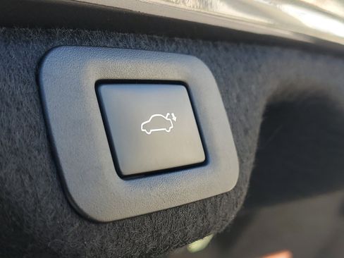 Used 2023 Lexus ES 300h w/ Premium Package image 9