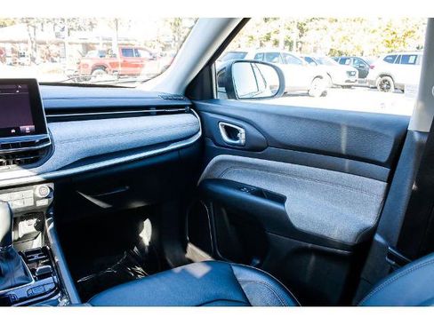 Used 2022 Jeep Compass Latitude image 16