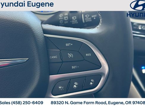 Used 2023 Chrysler Pacifica Touring-L FWD image 30