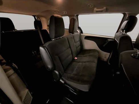 Used 2019 Dodge Grand Caravan SE w/ Rear Park Assist Package FWD image 27