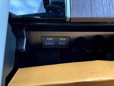 Used 2024 Toyota Sequoia Capstone image 18