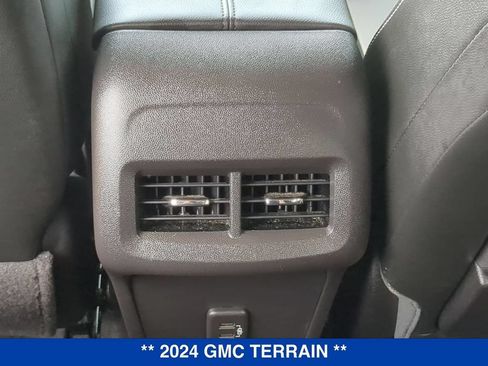 Used 2024 GMC Terrain SLT AWD/4WD image 17