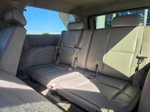 Used 2009 Chevrolet Suburban LT AWD/4WD image 13