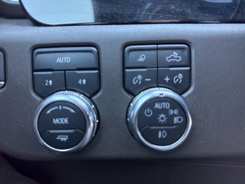 Used 2022 GMC Sierra 1500 SLT image 12