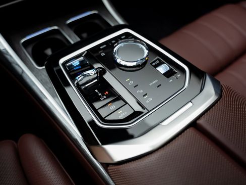 Used 2023 BMW i7 xDrive60 w/ Parking Assistance Package image 49