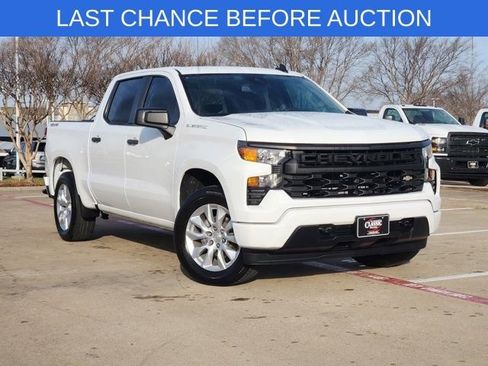 Used 2023 Chevrolet Silverado 1500 Custom image 2
