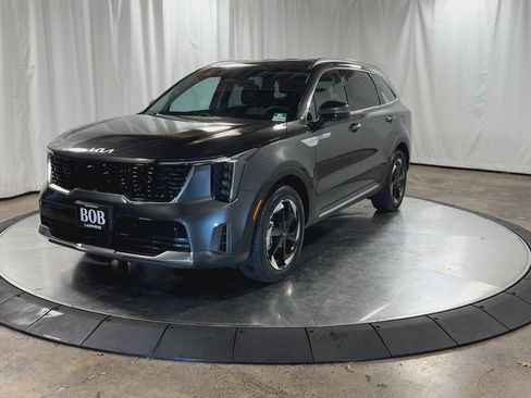 Certified 2025 Kia Sorento EX image 4