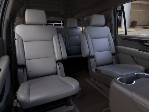 New 2026 Chevrolet Suburban LT image 17
