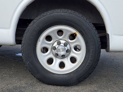 Used 2010 Chevrolet Express 1500 RWD image 10