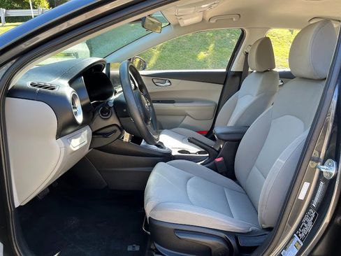 Used 2019 Kia Forte LXS image 8