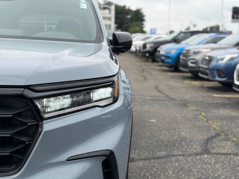 Used 2025 Honda Pilot Sport image 4