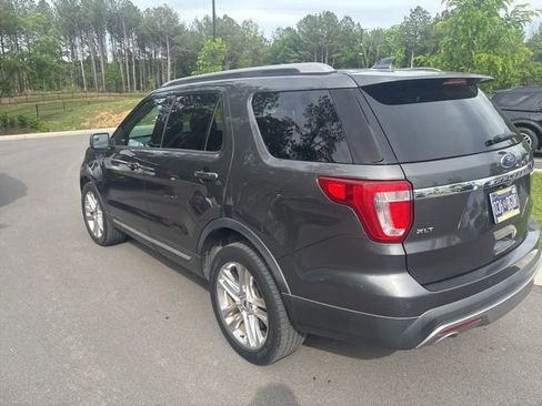 Used 2016 Ford Explorer XLT w/ Equipment Group 202A AWD/4WD image 3