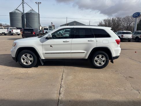 Used 2013 Jeep Grand Cherokee Laredo w/ Laredo E Group image 7