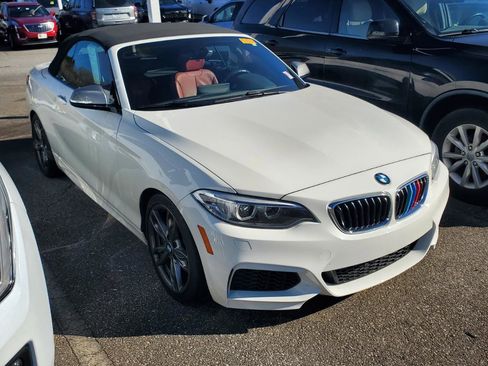 Used 2015 BMW M235i Convertible image 2
