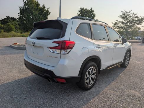 Used 2021 Subaru Forester Premium AWD/4WD image 5