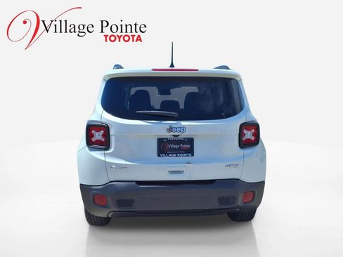 Used 2022 Jeep Renegade Latitude AWD/4WD image 4