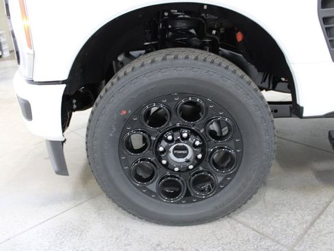 New 2026 Ford F250 Lariat w/ Black Appearance Package image 41