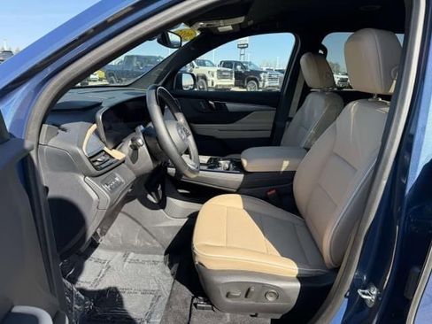 Used 2025 Buick Enclave Preferred w/ Super Cruise Package image 11