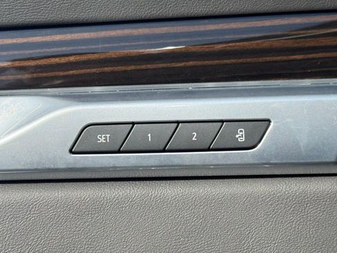 Used 2025 Cadillac Escalade ESV Premium Luxury image 16