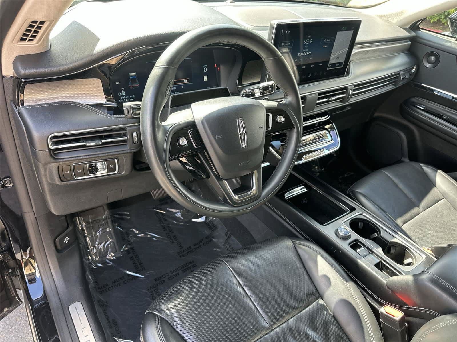 Used 2023 Lincoln Corsair Reserve w/ Equipment Group 202A FWD image 2