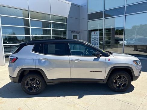 Used 2023 Jeep Compass Trailhawk AWD/4WD image 7