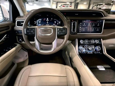 Used 2023 GMC Yukon Denali AWD/4WD image 18