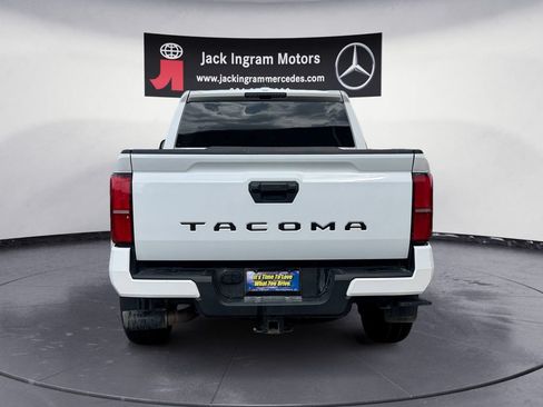 Used 2025 Toyota Tacoma TRD Sport AWD/4WD image 4