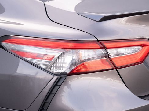 Used 2018 Toyota Camry SE image 22