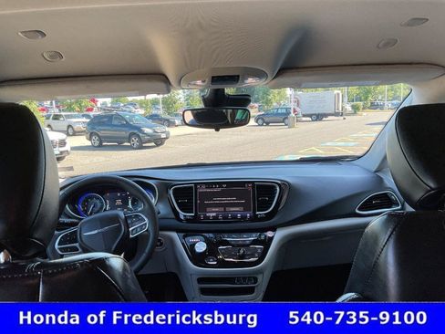 Used 2024 Chrysler Pacifica Touring-L FWD image 48
