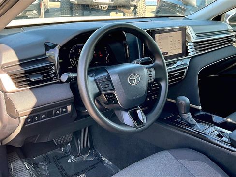Used 2025 Toyota Camry LE image 13
