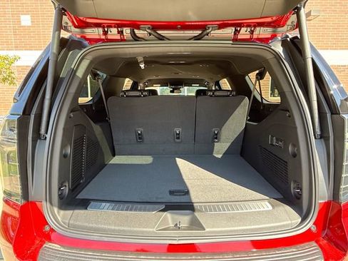 New 2025 Chevrolet Suburban Premier image 28