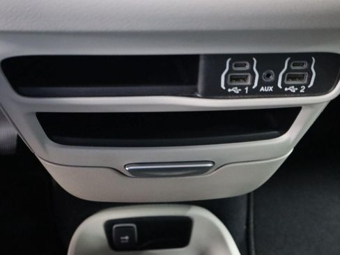 Used 2023 Chrysler Pacifica Touring-L FWD image 18