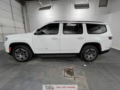Used 2024 Jeep Wagoneer 4WD w/ Premium Group I image 5